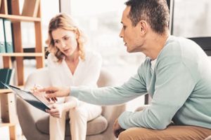 a doctor talking to her patient about attending a cocaine addiction treatment center