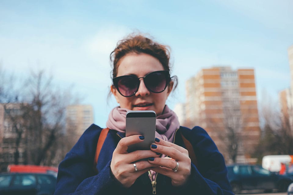 dangers of texting while walking